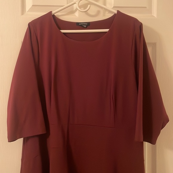 A deep maroon dress - Picture 2 of 3